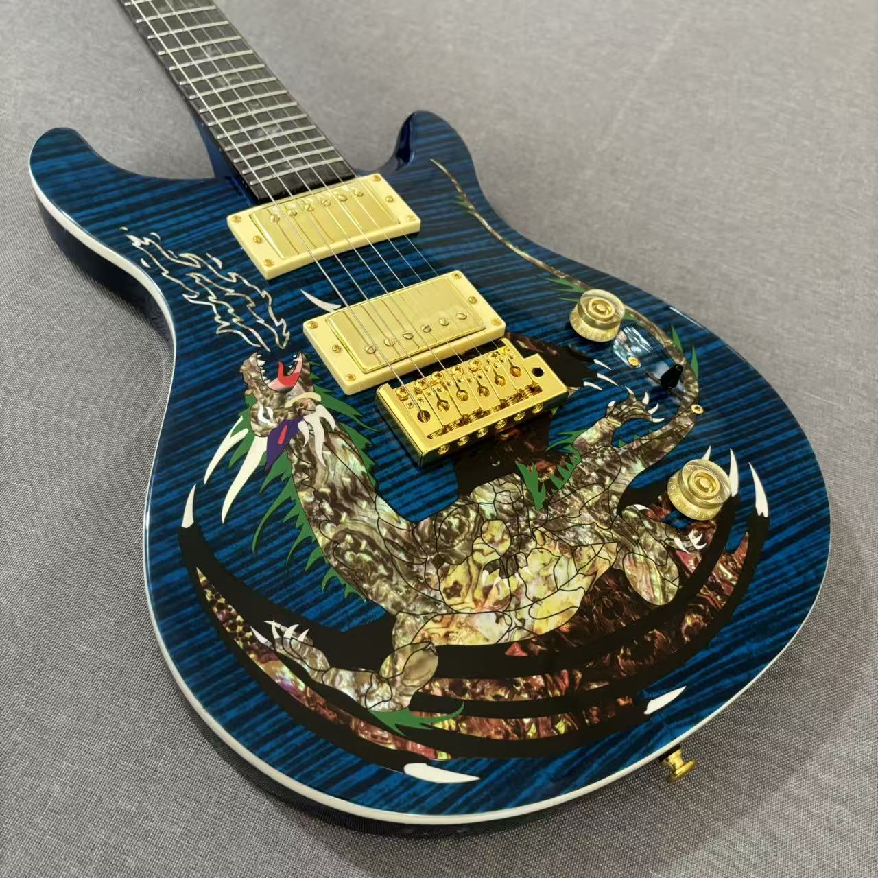 Musical Instrument Harmonium - Nieuwe weekendblauwe elektrische gitaar met drakenprint,